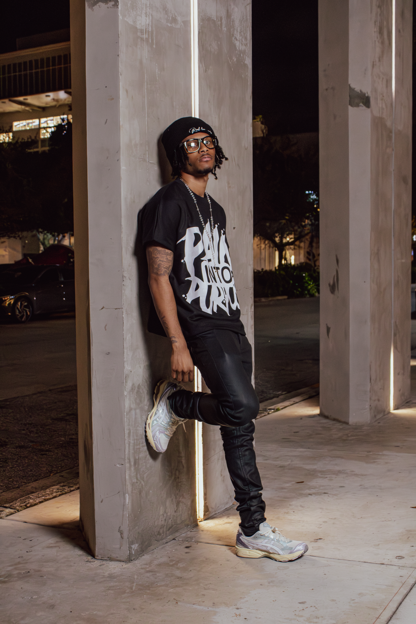 Black (exclusive beanie)